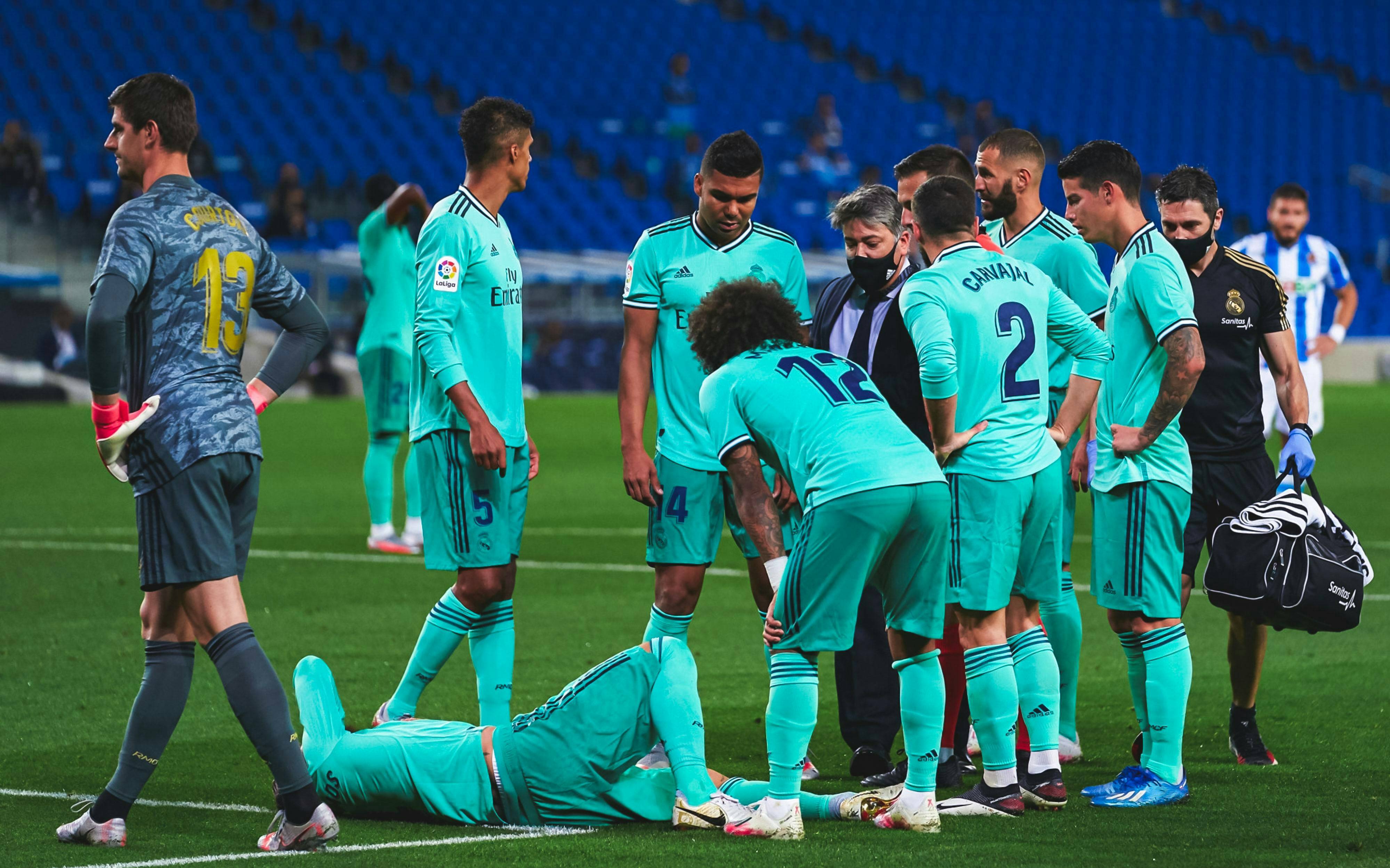 【BJL官方网站】
欧冠皇马VS门兴首发出炉 本泽马+拉莫斯领衔 阿扎尔+莫德里奇替补(图4)